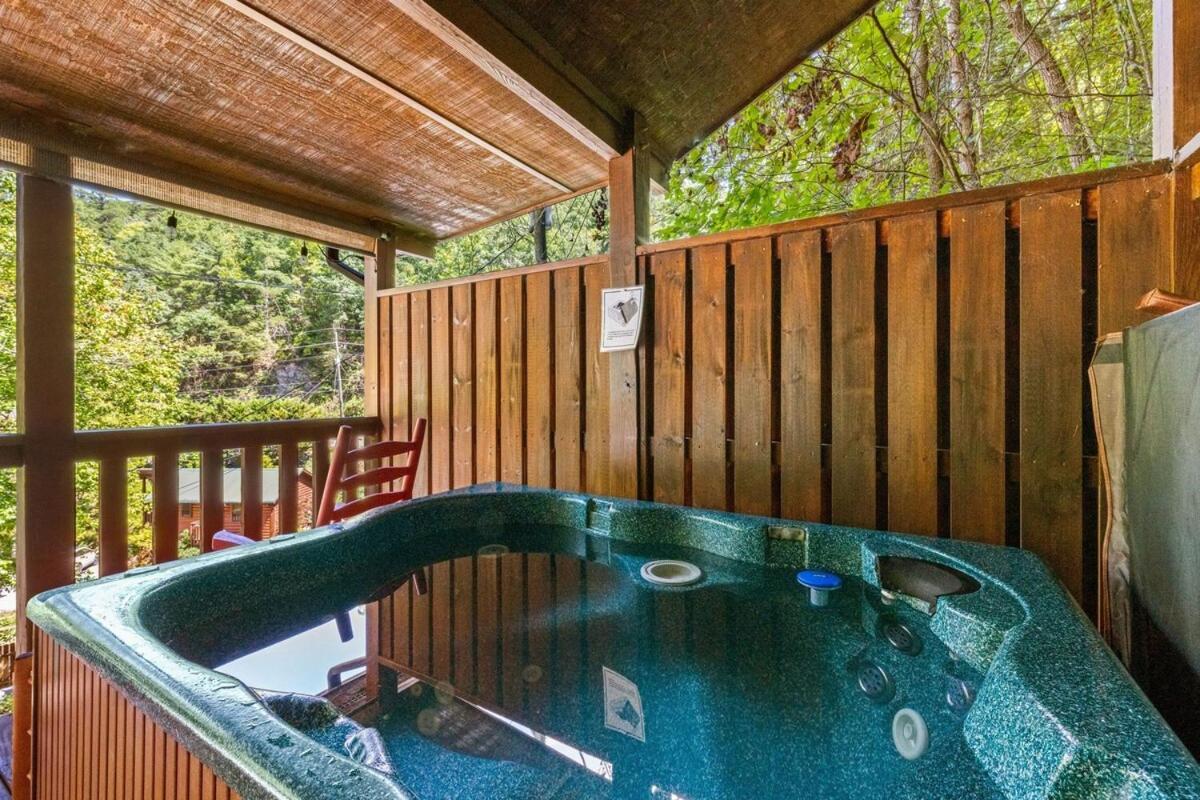 セバービル Cabin 5 Studio Cabin With Hot Tub, Water View And Fire Pitヴィラ エクステリア 写真