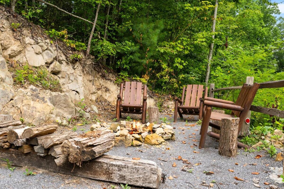 セバービル Cabin 5 Studio Cabin With Hot Tub, Water View And Fire Pitヴィラ エクステリア 写真