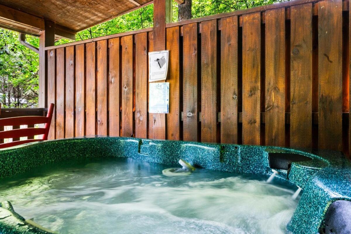 セバービル Cabin 5 Studio Cabin With Hot Tub, Water View And Fire Pitヴィラ エクステリア 写真