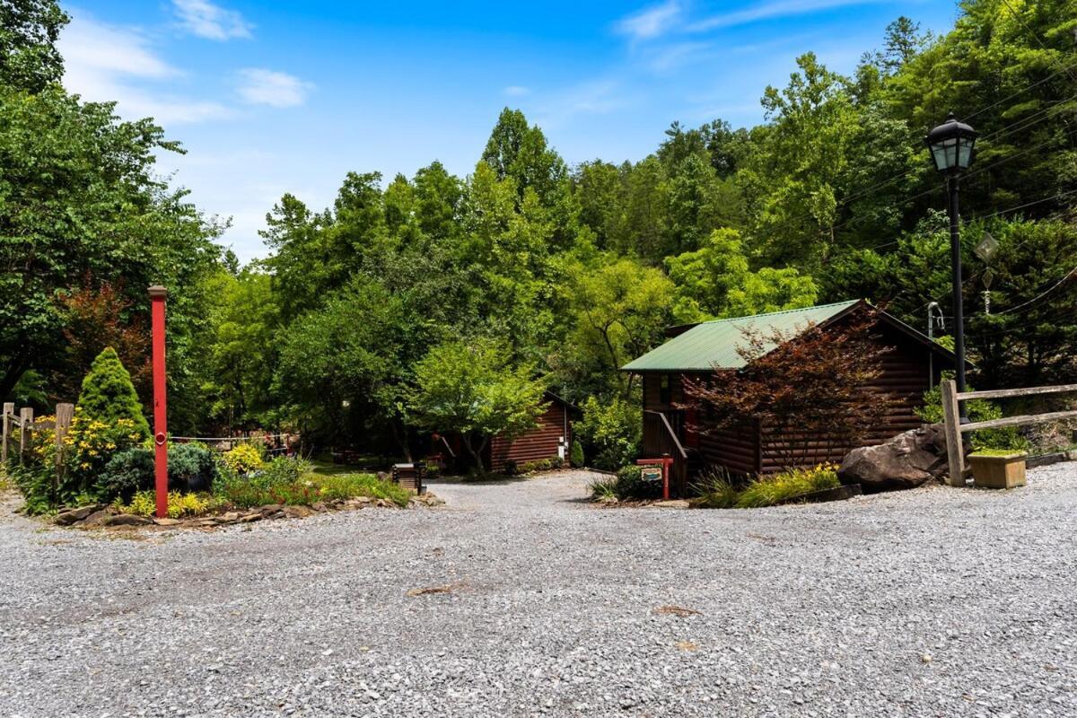 セバービル Cabin 5 Studio Cabin With Hot Tub, Water View And Fire Pitヴィラ エクステリア 写真